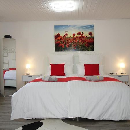 Happy-Homes Red - Up To 5 - Kueche - W-Lan - Netflix - Honig - Terrasse Altenstädt المظهر الخارجي الصورة
