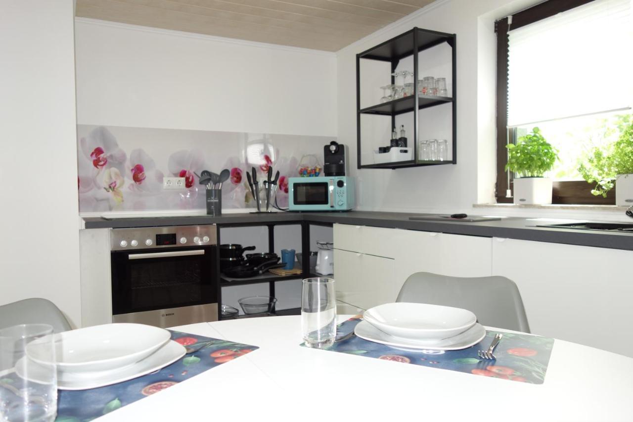 Happy-Homes Red - Up To 5 - Kueche - W-Lan - Netflix - Honig - Terrasse Altenstädt المظهر الخارجي الصورة